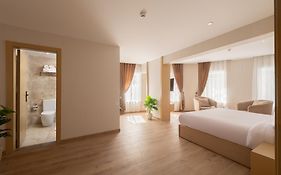 Elegance Grand City Hotel